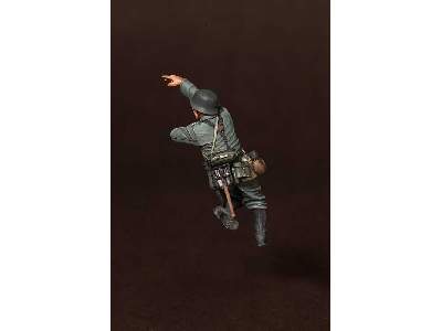 German Panzergrenadier 1 Figure - image 3