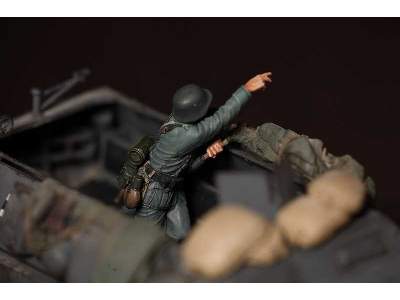 German Panzergrenadier 1 Figure - image 5