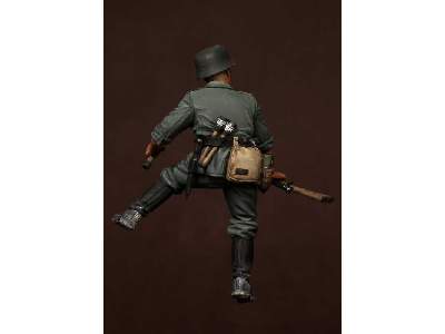 German Panzergrenadier - image 5