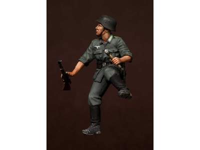 German Panzergrenadiers In Battle. 2 Figures - image 1