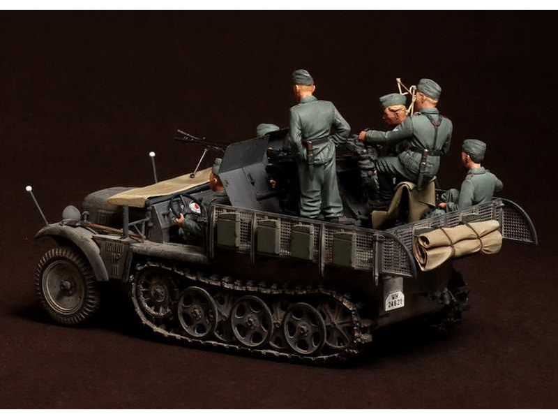 Crew For Sd.Kfz.10/4 Fur 2cm Flak 30 (For Dragon 6739) 5 Figures - image 1