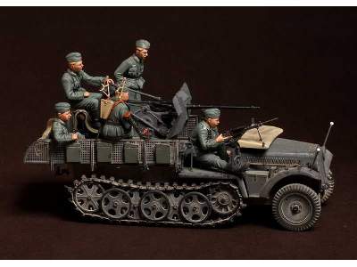 Crew For Sd.Kfz.10/4 Fur 2cm Flak 30 (For Dragon 6739) 5 Figures - image 3