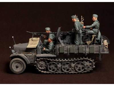 Crew For Sd.Kfz.10/4 Fur 2cm Flak 30 (For Dragon 6739) 5 Figures - image 9