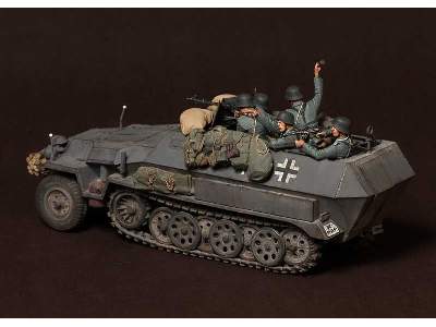 German Panzergrenadiers In  Battle. WW Ii 5 Figures - image 1