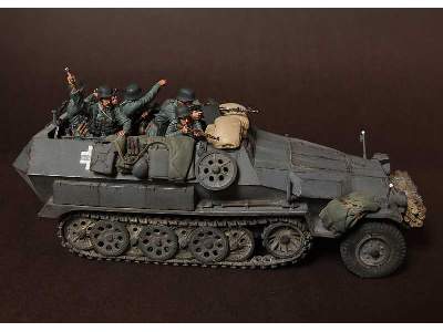 German Panzergrenadiers In  Battle. WW Ii 5 Figures - image 3