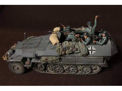 German Panzergrenadiers In  Battle. WW Ii 5 Figures - image 5