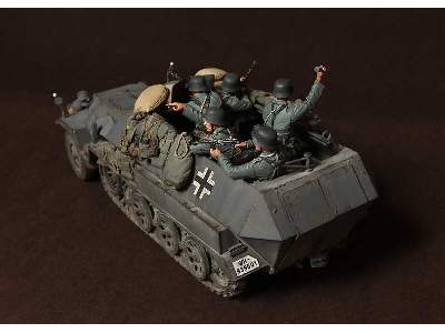 German Panzergrenadiers In  Battle. WW Ii 5 Figures - image 7