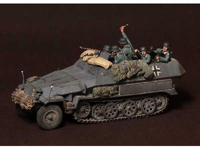 German Panzergrenadiers In  Battle. WW Ii 5 Figures - image 8