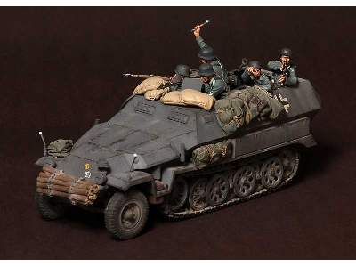 German Panzergrenadiers In  Battle. WW Ii 5 Figures - image 9