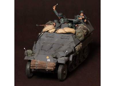 German Panzergrenadiers In  Battle. WW Ii 5 Figures - image 10