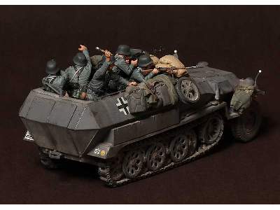 German Panzergrenadiers In  Battle. WW Ii 5 Figures - image 14