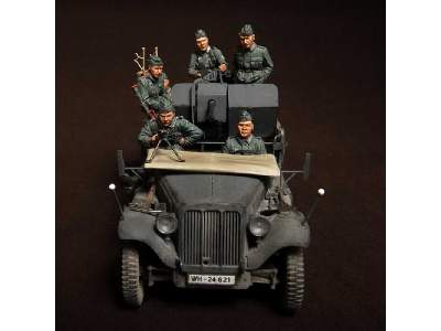 Crew For Sd.Kfz.10/4 Fur 2cm Flak 30 (For Dragon 6739) 6 Figures - image 17