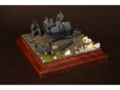 Crew For 2 cm Flak 38. 4 Figures - image 2