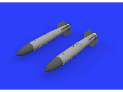 B43-0 Nuclear Weapon w/  SC43-4/ -7 tail assembly 1/72 - image 1