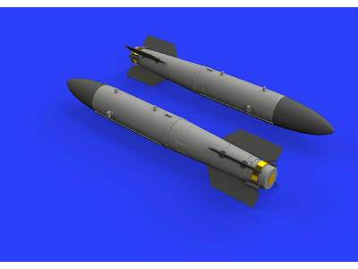 B43-0 Nuclear Weapon w/  SC43-4/ -7 tail assembly 1/72 - image 3