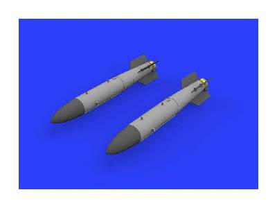 B43-0 Nuclear Weapon w/  SC43-4/ -7 tail assembly 1/72 - image 4