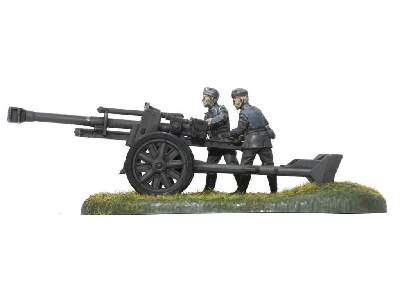 German L.FH 18 Howitzer with 2 Figures - image 3