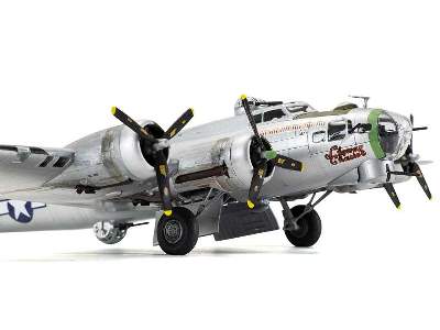Boeing B-17G Flying Fortress - image 2