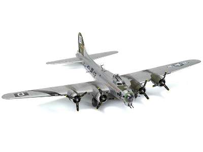Boeing B-17G Flying Fortress - image 3