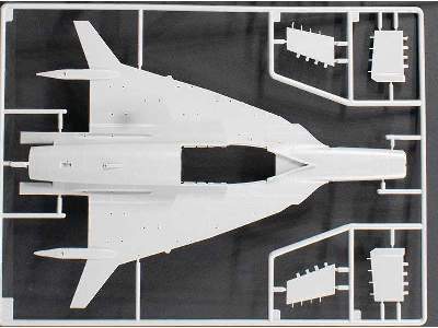 F-16XL-2 Experimental Fighter - image 3