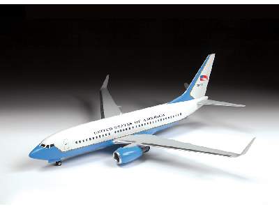 Airliner Boeing 737-700/C-40B - image 4