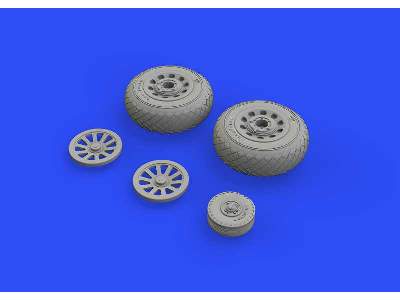 P-51D wheels diamond tread 1/48 - image 2