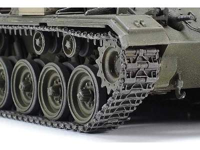 U.S. Light Tank M24 Chaffee - image 5