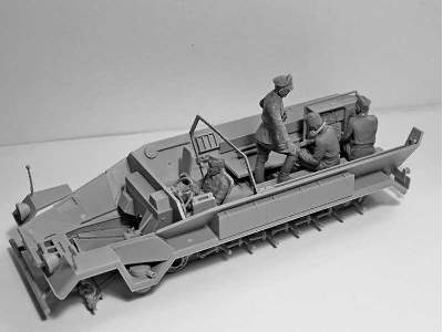 German Command Vehicle Crew (1939-1942) - 4 figures - image 7