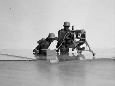 WWII German MG08 MG Team - 2 figures - image 3