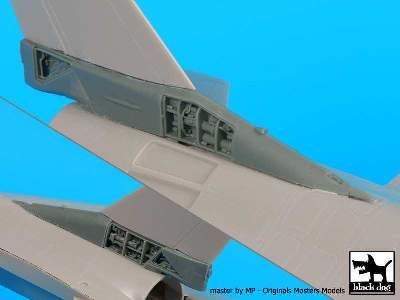 F-16 C Tail Electronics For Tamiya - image 1