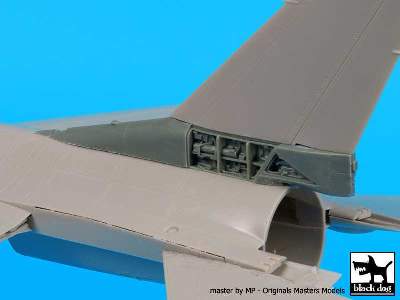 F-16 C Tail Electronics For Tamiya - image 3