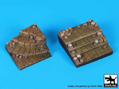 Stairs With Skulls For 54 mm Or 1/35 Figures (50x45/55x55 mm) - image 1