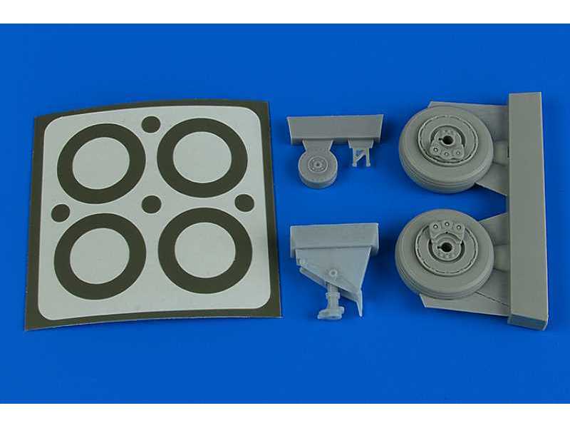 A-1J Skyraider wheels & paint masks - Tamiya - image 1