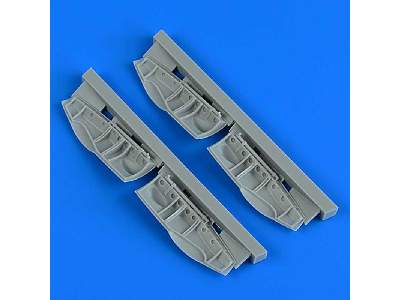Bristol Beaufighter undercarriage covers - Revell - image 1