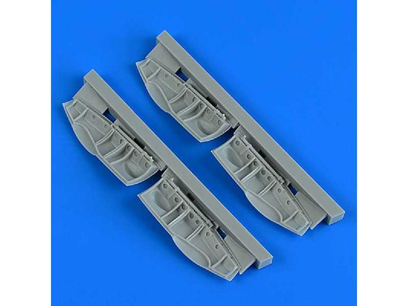 Bristol Beaufighter undercarriage covers - Revell - image 1
