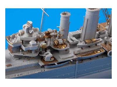 HMS Cornwall 1/350 - Trumpeter - image 5