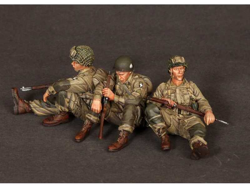 U.S. Army Airbornes And Sgt. On Rest 3 Figures - image 1