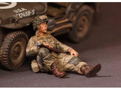 U.S. Army Airbornes And Sgt. On Rest 3 Figures - image 4