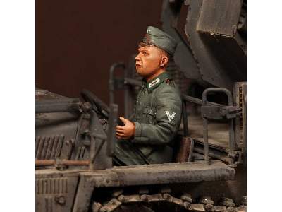Driver For Sd.Kfz.10/4 - image 2