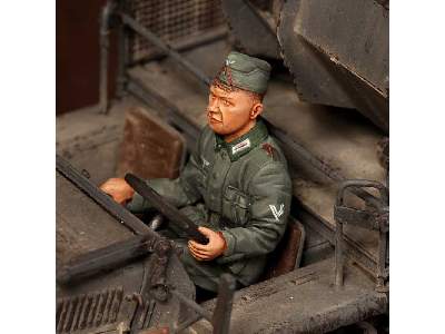 Driver For Sd.Kfz.10/4 - image 3