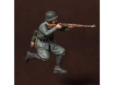 German Panzergrenadier 1 Figure - image 1