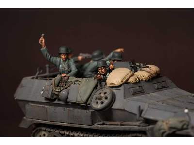 German Panzergrenadier 1 Figure - image 3