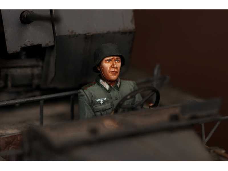 Driver For Sd.Kfz.10/4 - image 1