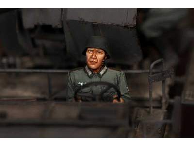 Driver For Sd.Kfz.10/4 - image 3