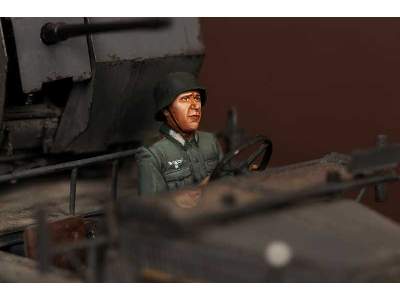 Driver For Sd.Kfz.10/4 - image 4