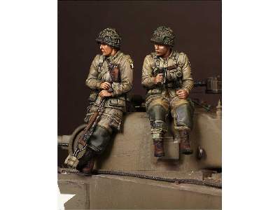 1 Lieutenant  And Sergeant 101st Airborne Division On Sherman - image 1
