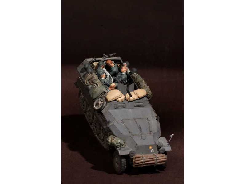 Power Naps Of Panzergrenadiers. 6 Figures - image 1