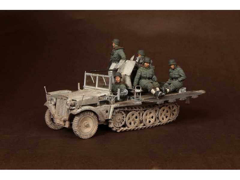 Crew For Sd.Kfz.10/4 Fur 2cm Flak 30 (For Dragon 6676) - image 1