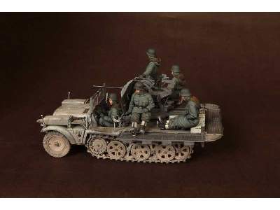 Crew For Sd.Kfz.10/4 Fur 2cm Flak 30 (For Dragon 6676) - image 16