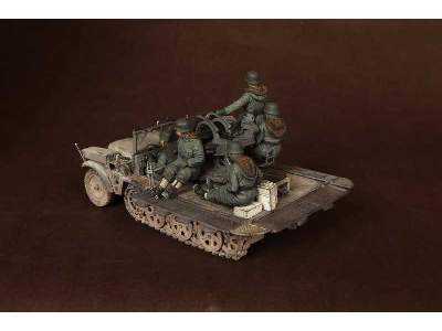 Crew For Sd.Kfz.10/4 Fur 2cm Flak 30 (For Dragon 6676) - image 18